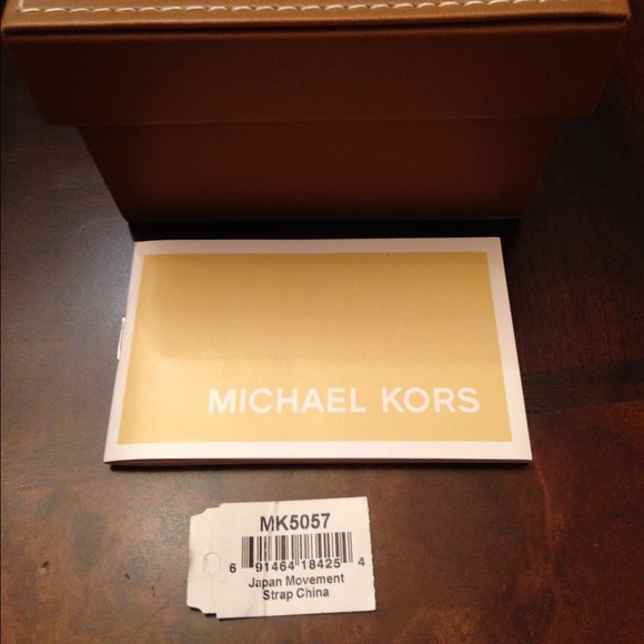 Michael Kors 2 toned watch🕥🕦 - Picture 2 of 10