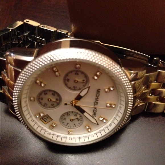Michael Kors 2 toned watch🕥🕦 - Picture 4 of 10