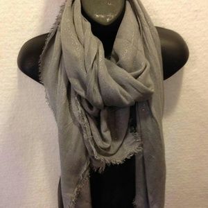 Grey/Silver scarf