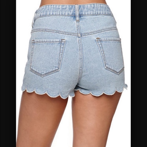 Pacsun scalloped hem shorts - Picture 2 of 2