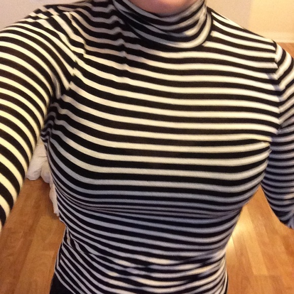 Forever21 long sleeve black/white mock neck