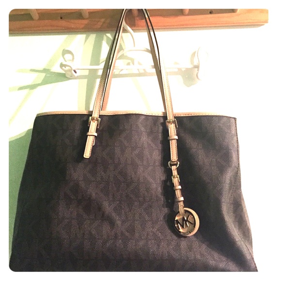 Michael Kors jet set bag