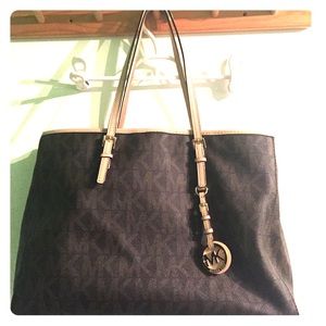 Michael Kors jet set bag