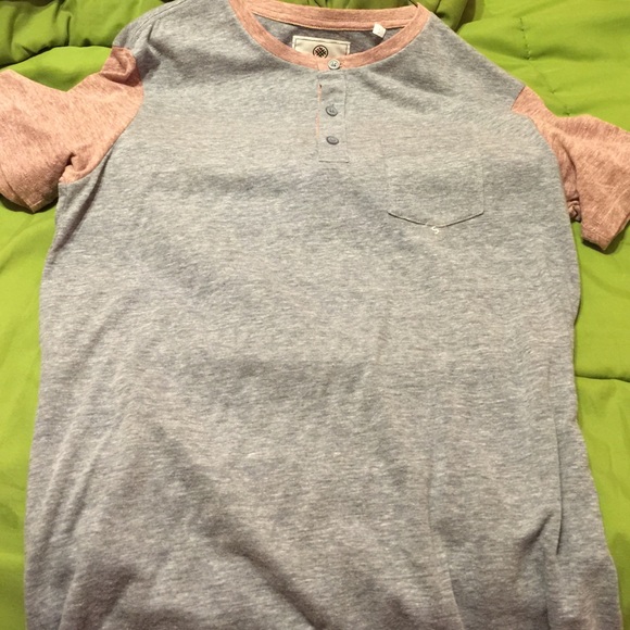 Gray and light maroon tee