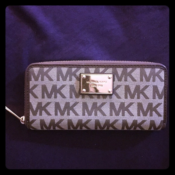 Micheal kors wallet
