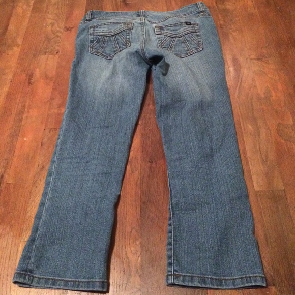 Capris. - Picture 2 of 2