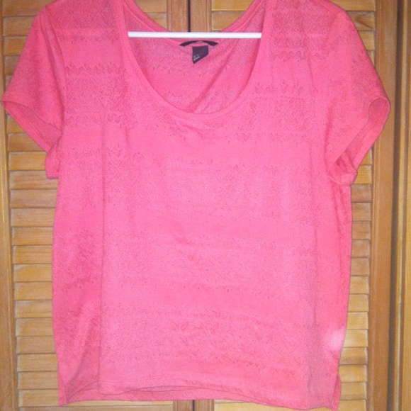 Patterned pink T-shirt