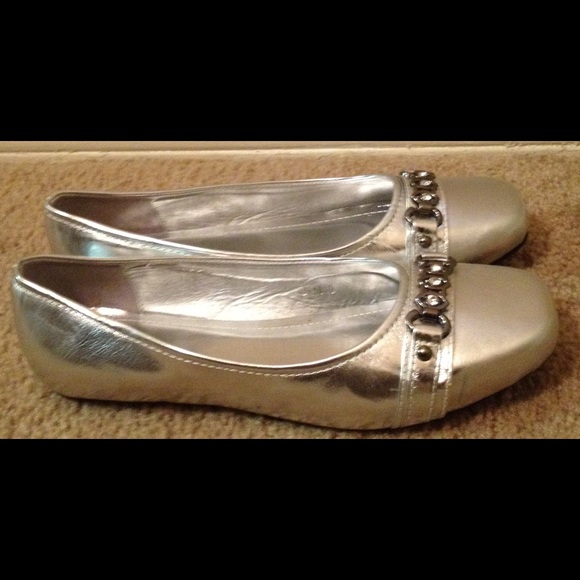 Flat shoes