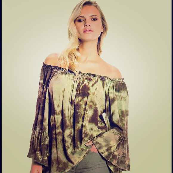 Élan Brand Top/ off the shoulder