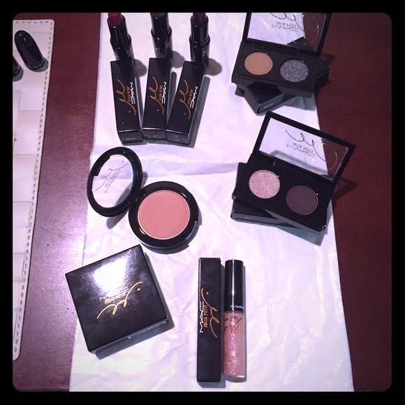 MAC julia Petit Collection