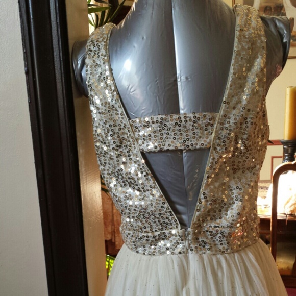 Dress - Picture 3 of 4