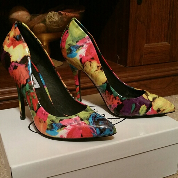 Steve Madden Shoes - 💲💲PRICE DROP💲💲
NWT! "Steve Madden" pumps!