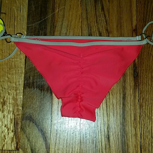 Body Glove Red/Gold Bikini Set 2 Pcs XS/XXS - New - Picture 2 of 3