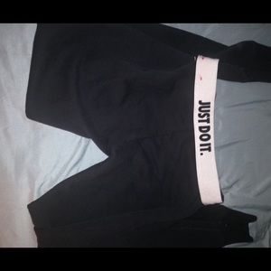 Black and crime Nike joggers💞