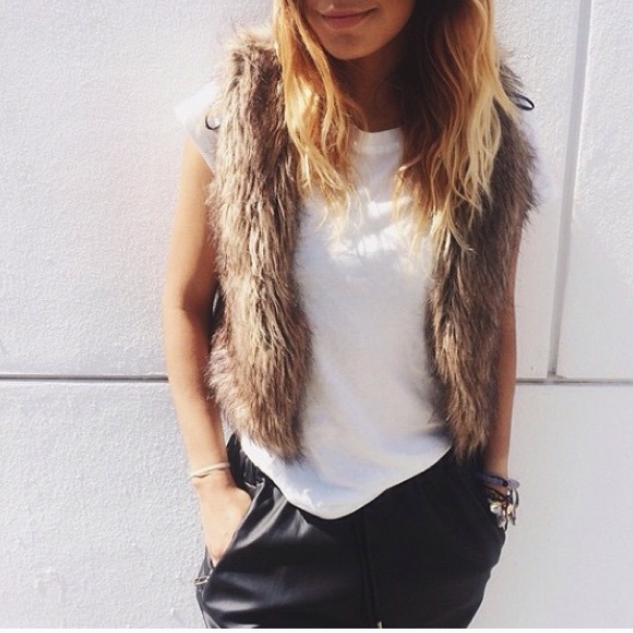 LF STORE FAUX FUR VEST - Picture 1 of 4