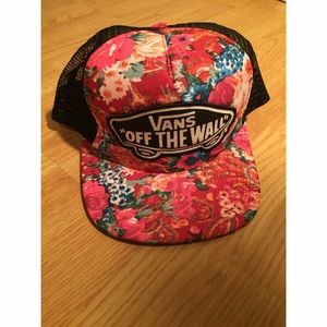 VANS SPRING FLORAL TRUCKER HAT!