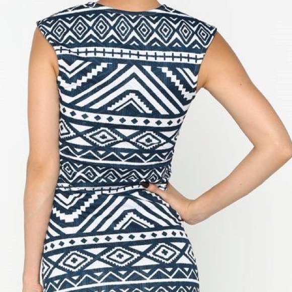 🆕 Blue & White Printed V Neck Dress - Picture 2 of 2