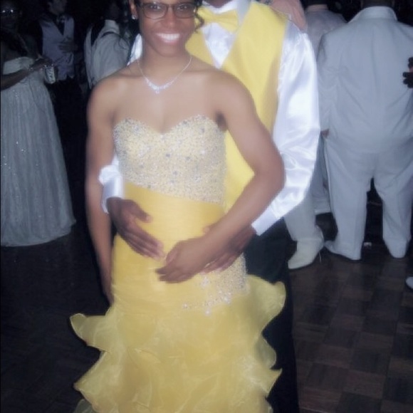 Prom Dress Size 8 Has Been Worn Once - Picture 1 of 4