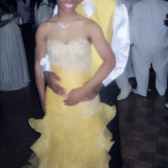 Prom Dress Size 8 Has Been Worn Once - Picture 2 of 4