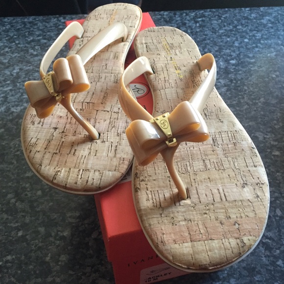 Women's jelly flip flops.