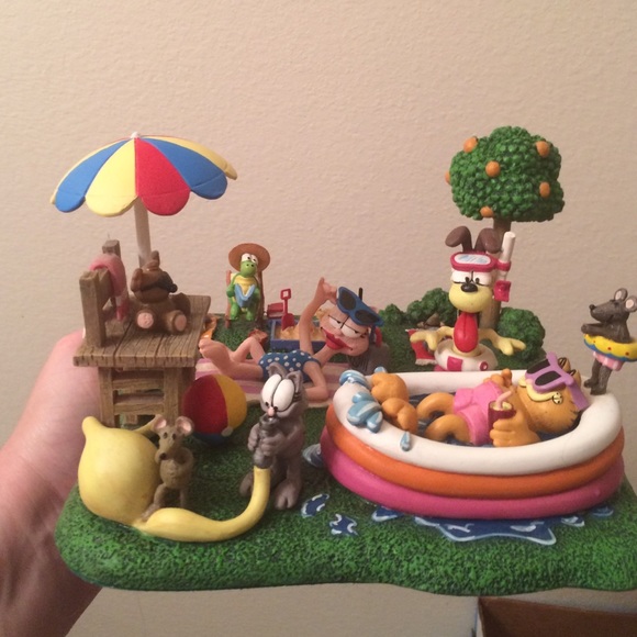 Garfields poolside resort