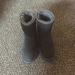 Classic short grey Uggs