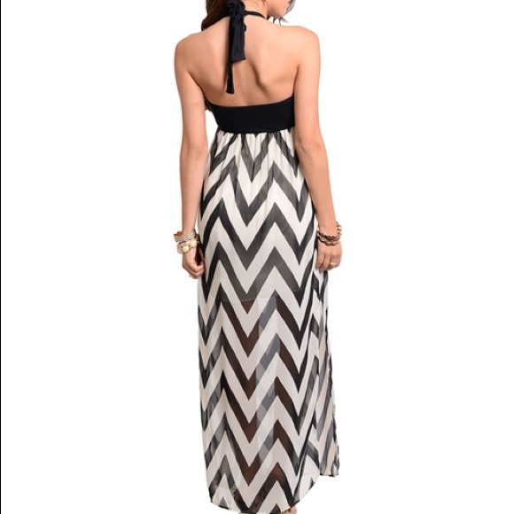 💥SALE💥🆕 Black and White Chevron Maxi Dress - Picture 2 of 2
