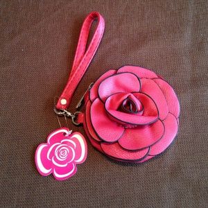 Flower wristlet