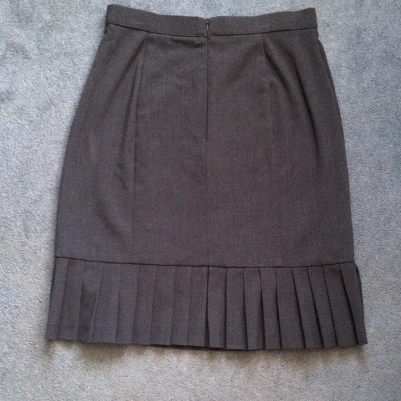Gray dress barn skirt - Picture 3 of 4