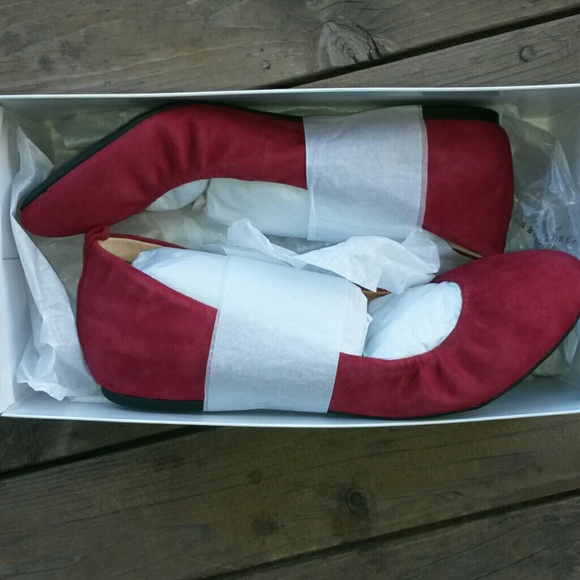 Red Suede flats "nine west "