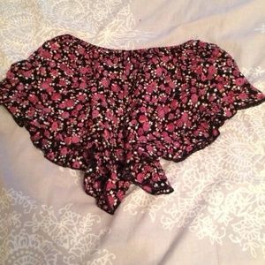 🌺TAKING OFFERS🌺Rare Brandy Melville vodi shorts
