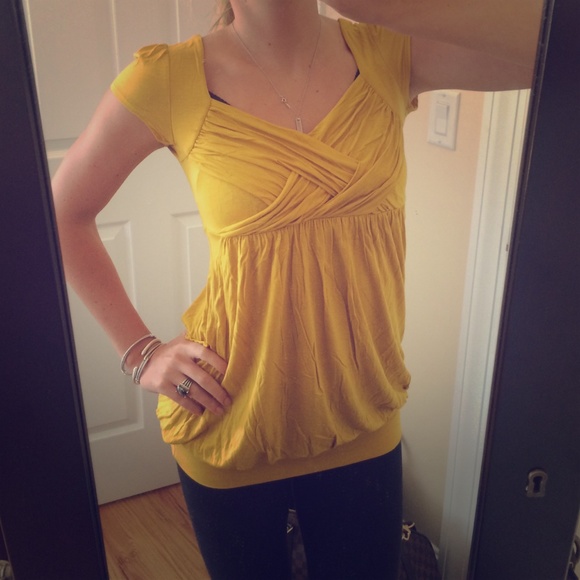 Mustard yellow top small