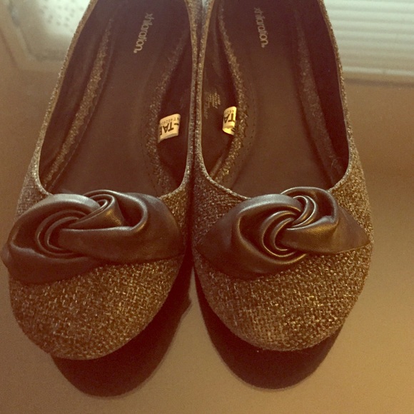 Xhilaration cute black flats Size 7.5