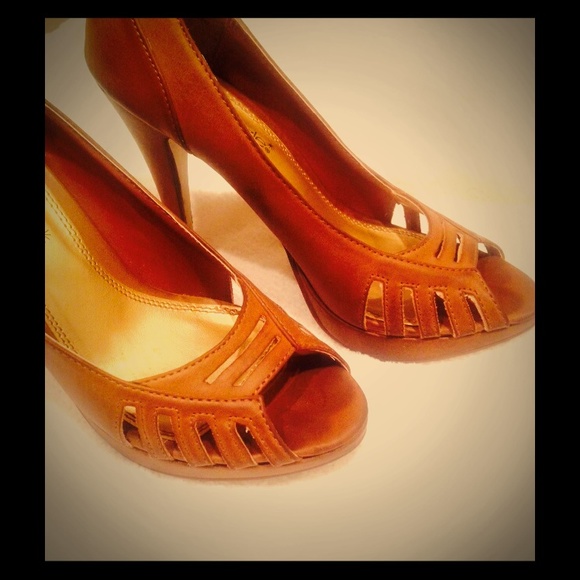 Camel Cutout Peep Toe Heels