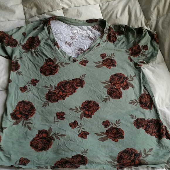 Graphic tee