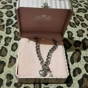 Like new silver necklace
