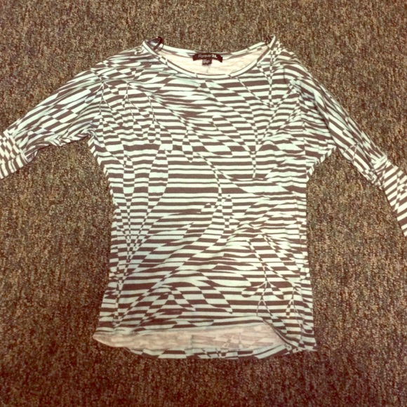 Illusion quarter sleeve length shirt