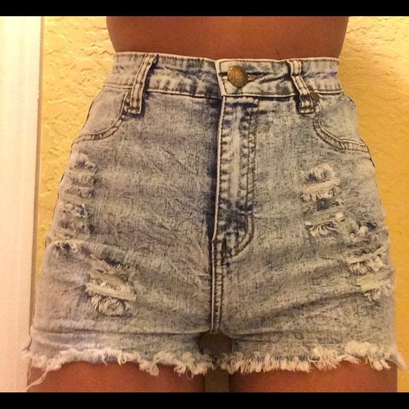 Acid Wash Distressed Shorts - Picture 4 of 4