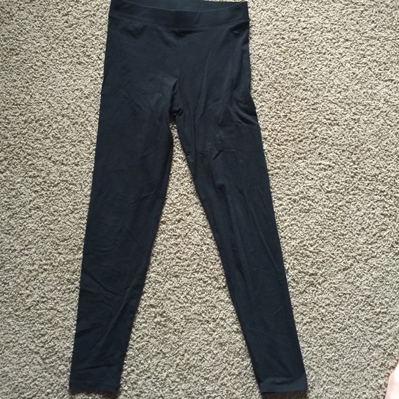 Black leggings VS PINK