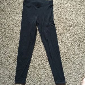 Black leggings VS PINK