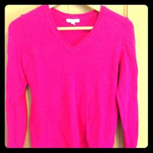 Vibrant pink v neck gap sweater