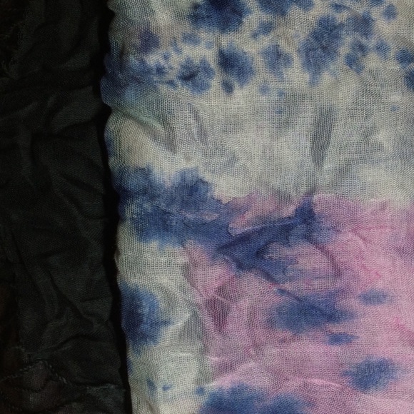 Light Spring Scarf - Picture 2 of 2