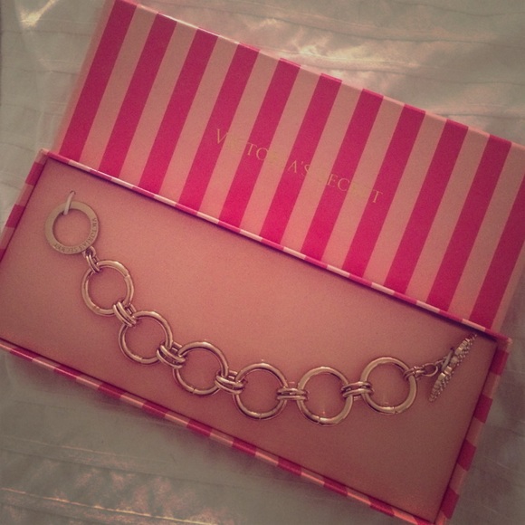 Brand new / never been worn / bracelet