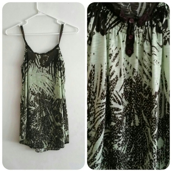 (SOLD) HP | New Leaf Print Flowy Top - Picture 2 of 2