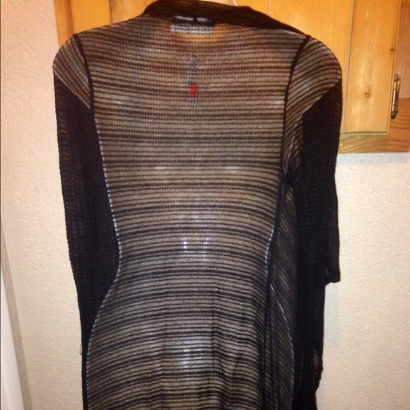 Light weight black over shirt - Picture 2 of 2