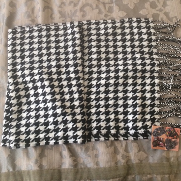 Houndstooth scarf