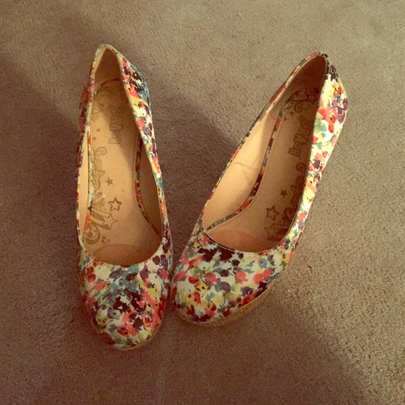 Floral wedges 💐