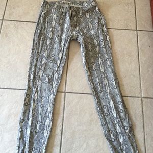 ‼️‼️Chelsea & Violet stretch snake print jeans