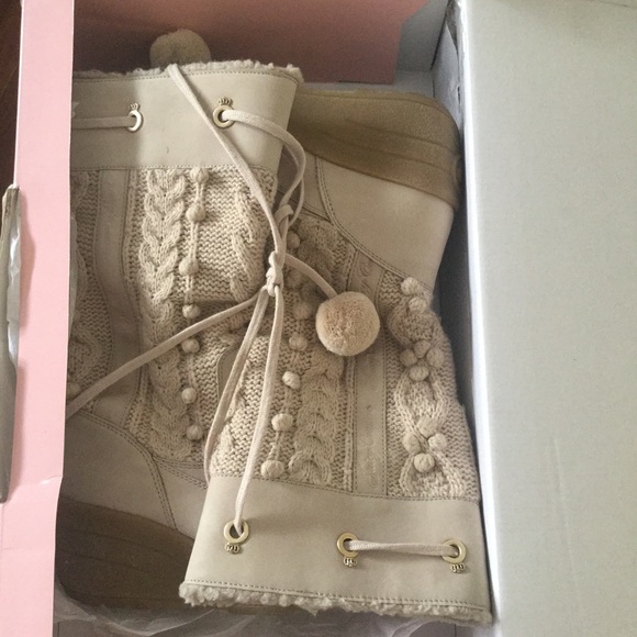 Juicy Couture snowbunny  camel knit wedge boots