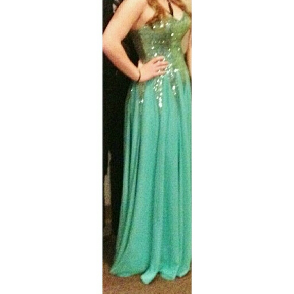 Prom dress - Picture 3 of 3